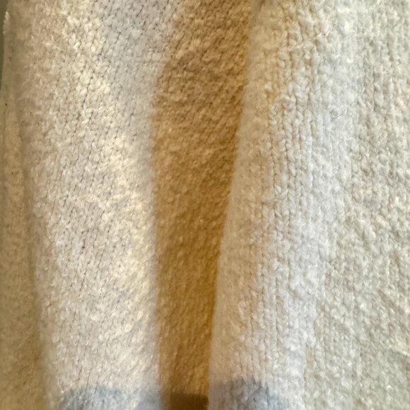 Oversized Soft Elizabeth & James Baggy Cream Comfy Sweater - Picture 8 of 9